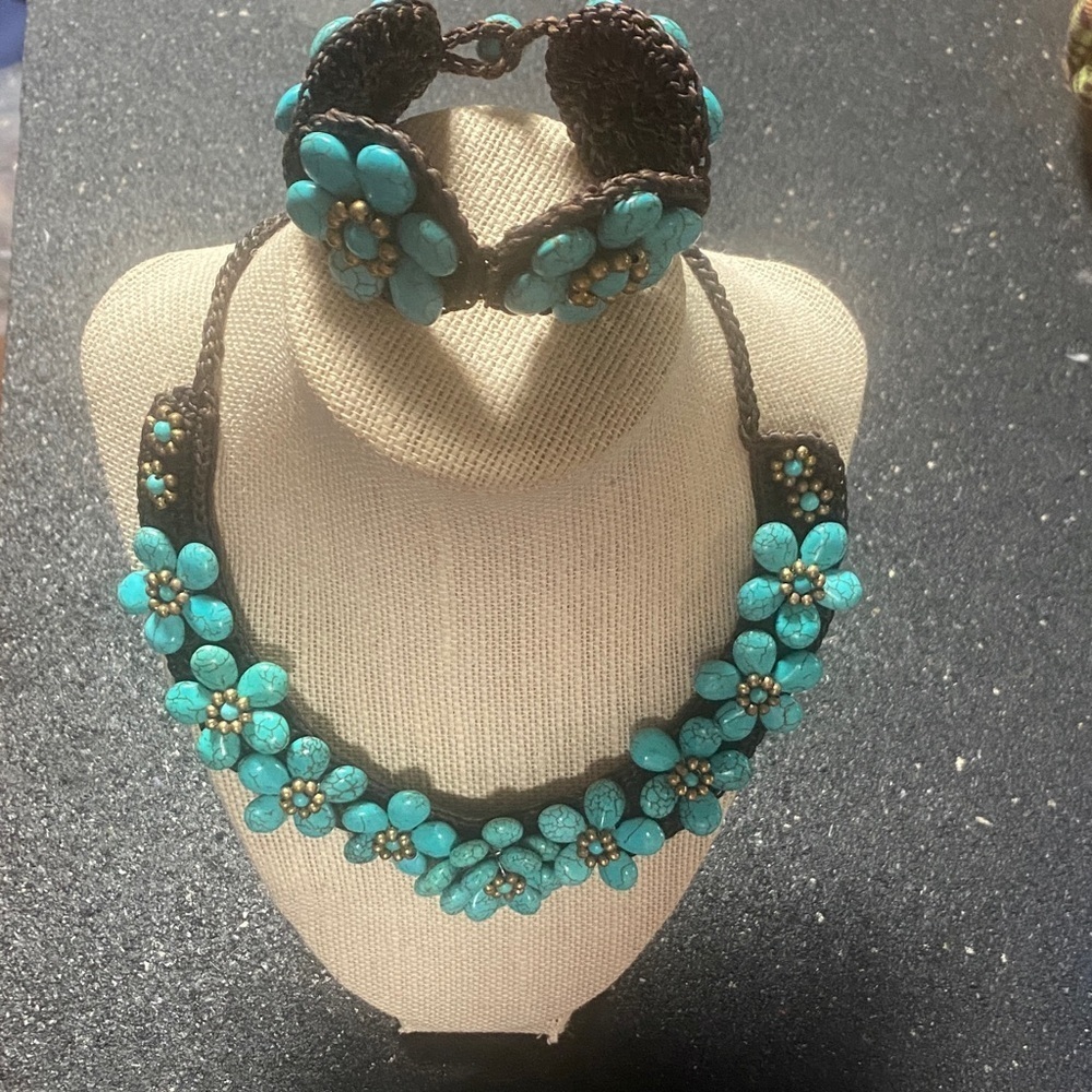 Turquoise Floral Necklace and Bracelet Set - Picture 2 of 8